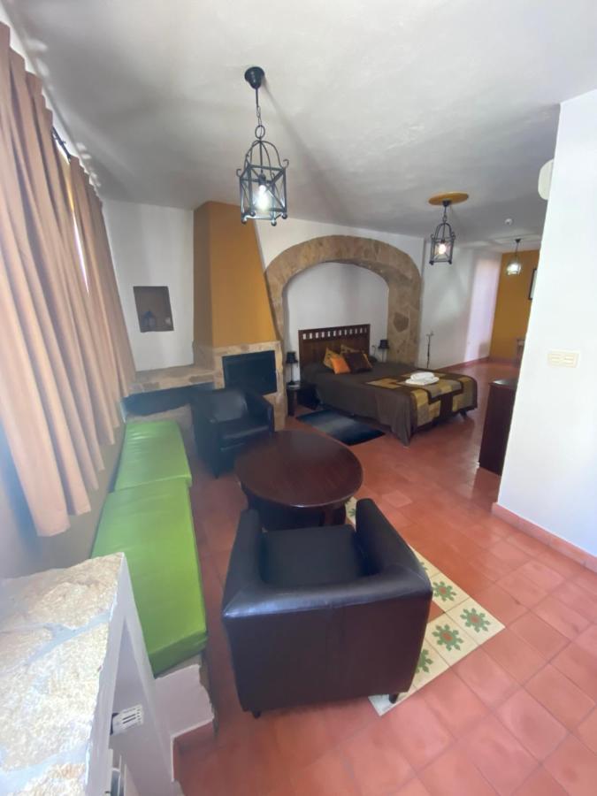 Hotel Rural La Posada De Las Cigueenas Jerez De Los Caballeros Exterior foto
