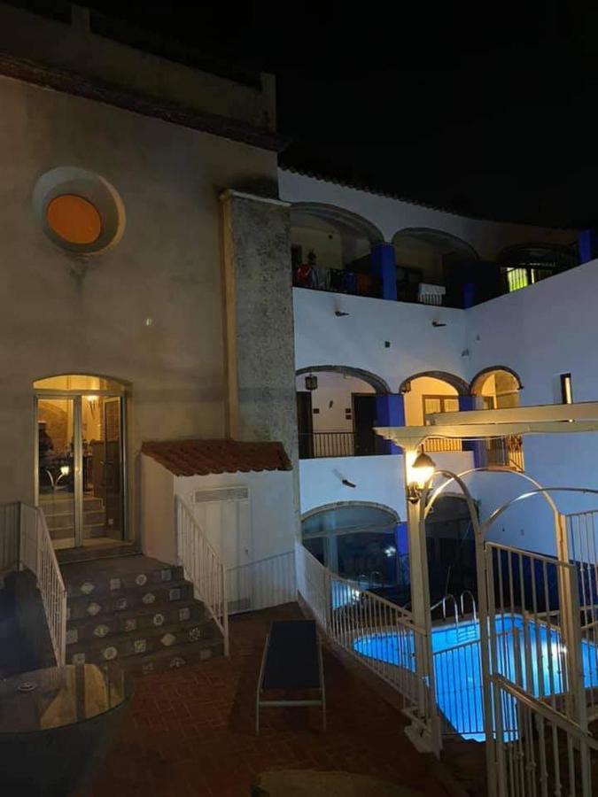 Hotel Rural La Posada De Las Cigueenas Jerez De Los Caballeros Exterior foto